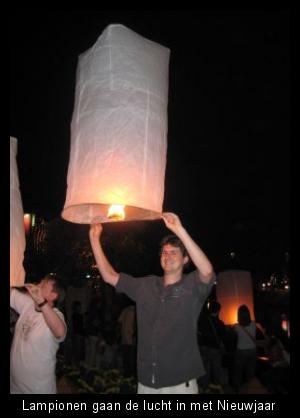 Lampionen gaan de lucht in met Nieuwjaar